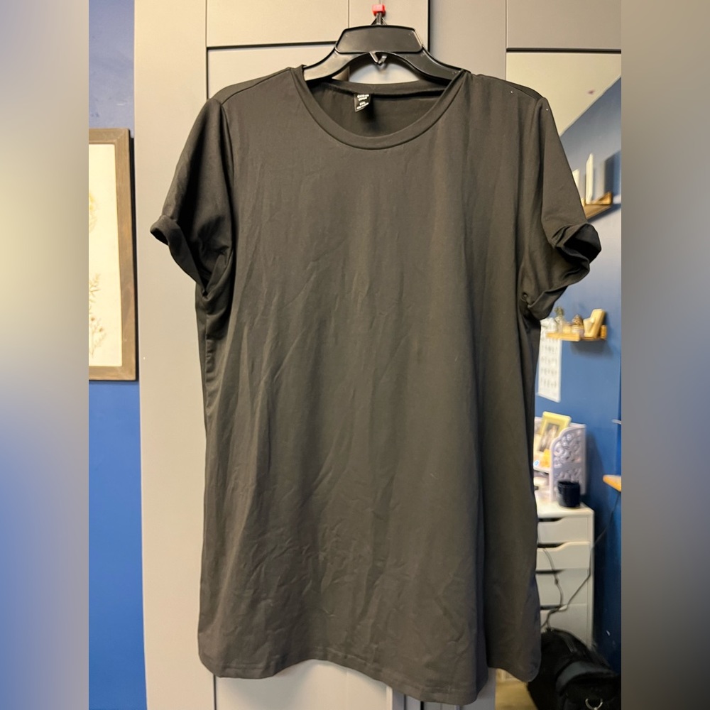 3 pack of different style black T shirts!